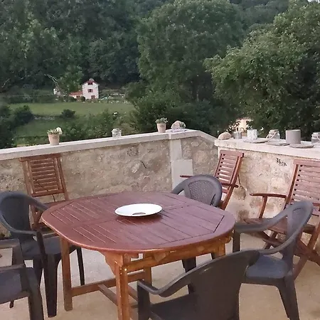 Holiday home Maison La Taissotine Leucamp